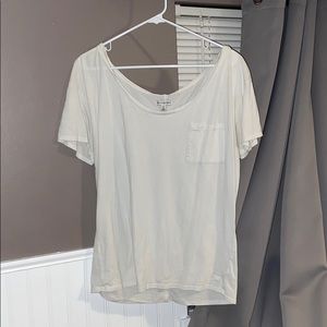 Plain white t-shirt with a pocket in the front